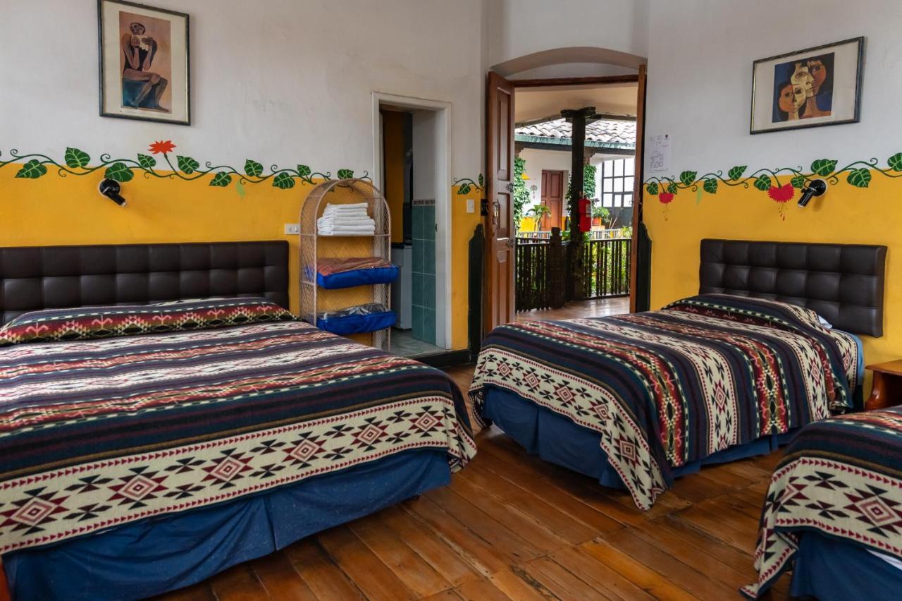 Hostal Riviera Sucre Otavalo Exterior photo