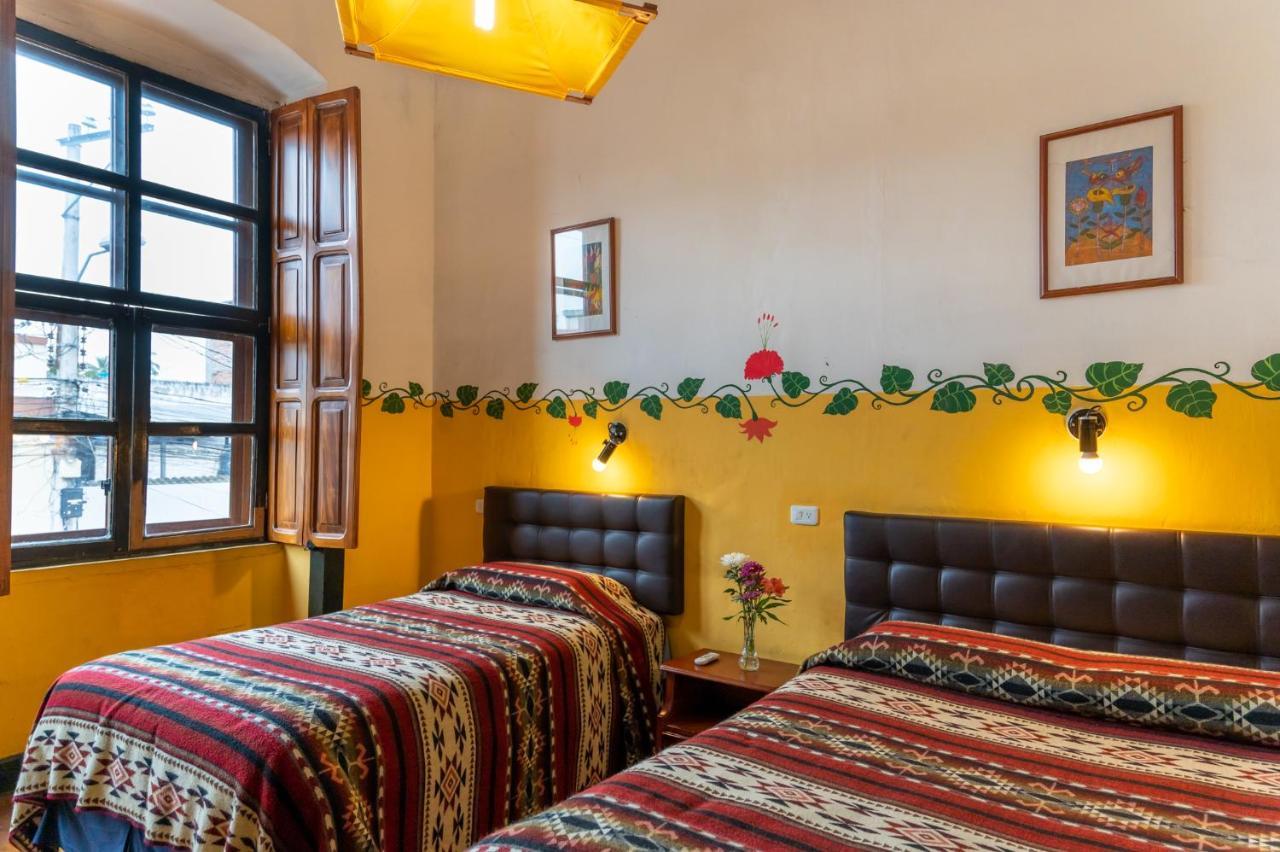 Hostal Riviera Sucre Otavalo Exterior photo