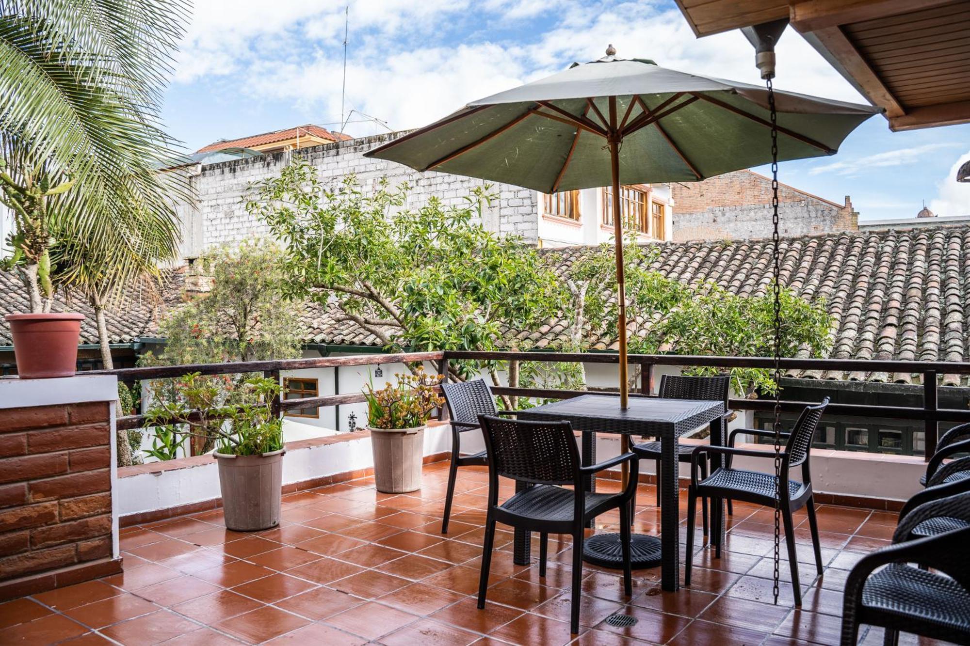Hostal Riviera Sucre Otavalo Exterior photo