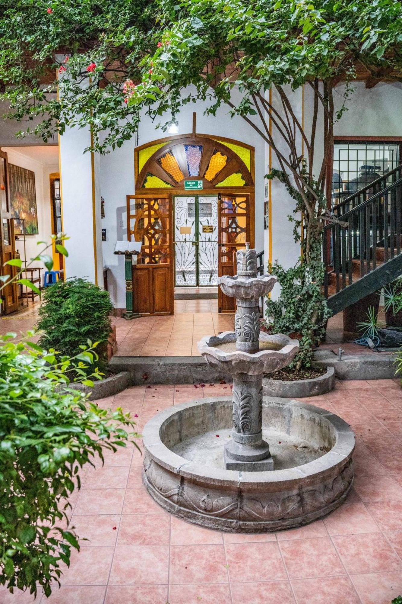 Hostal Riviera Sucre Otavalo Exterior photo