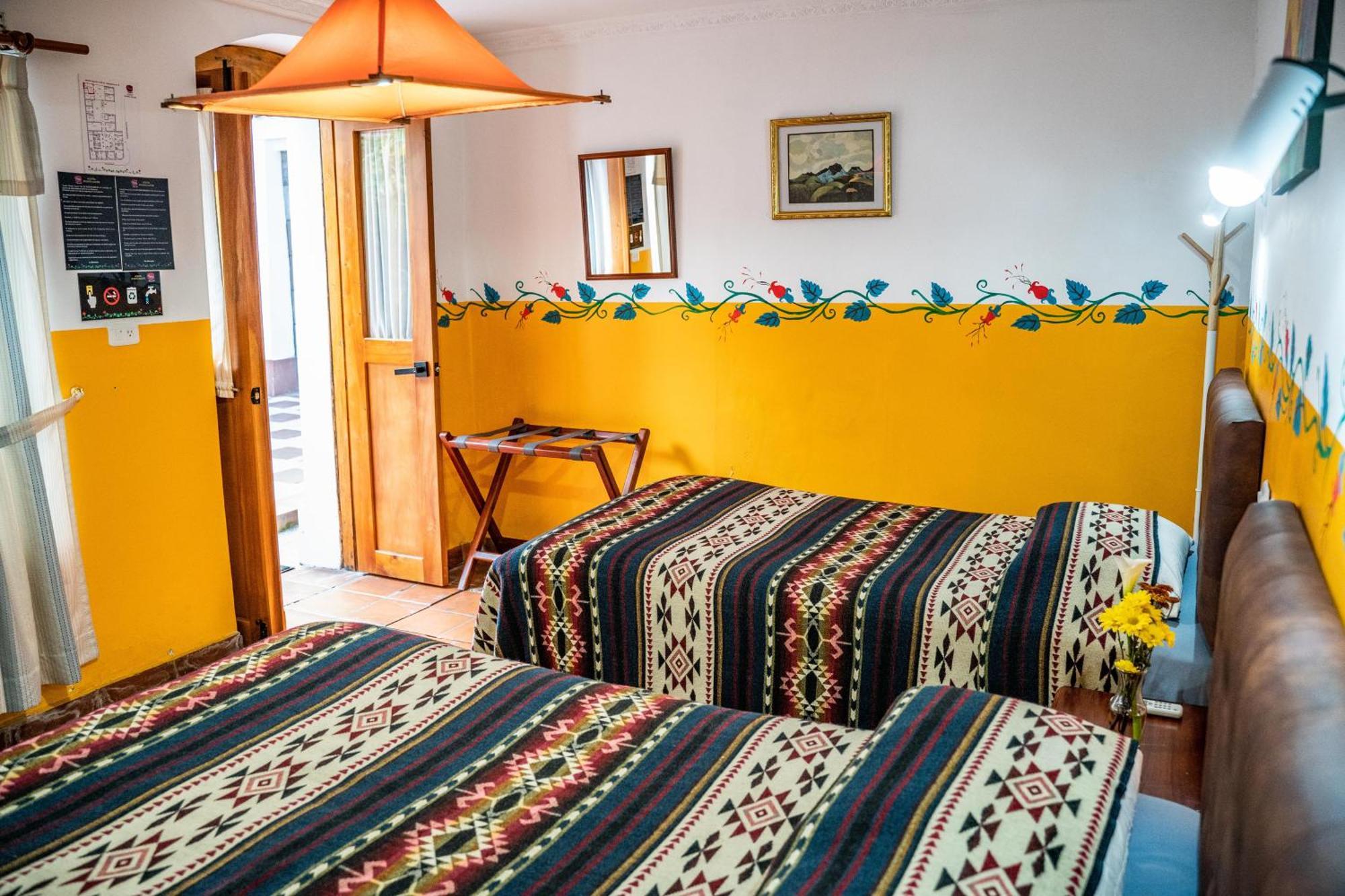 Hostal Riviera Sucre Otavalo Exterior photo