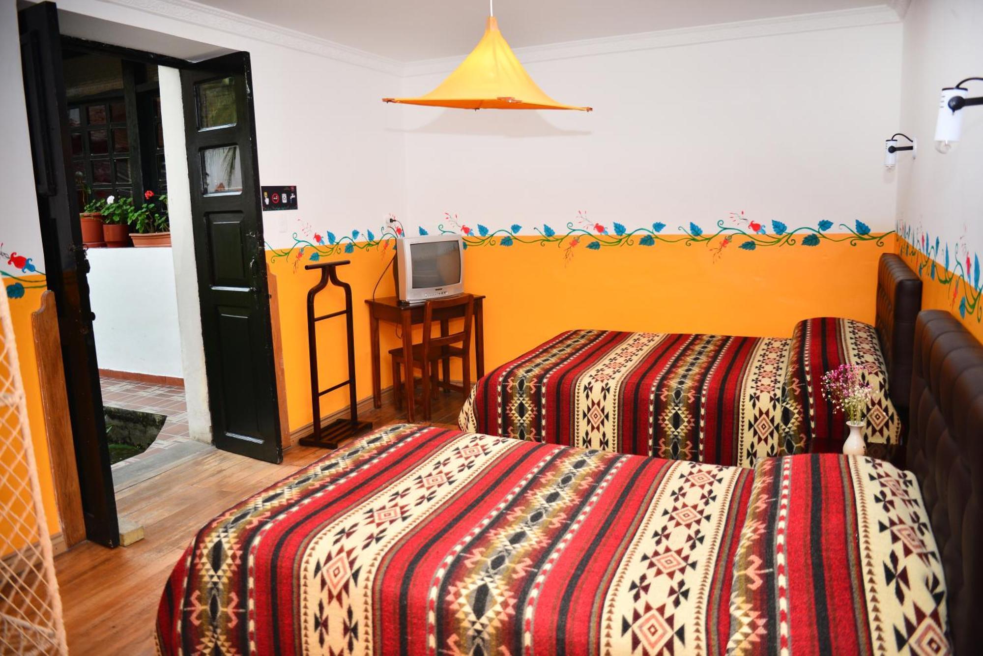 Hostal Riviera Sucre Otavalo Room photo