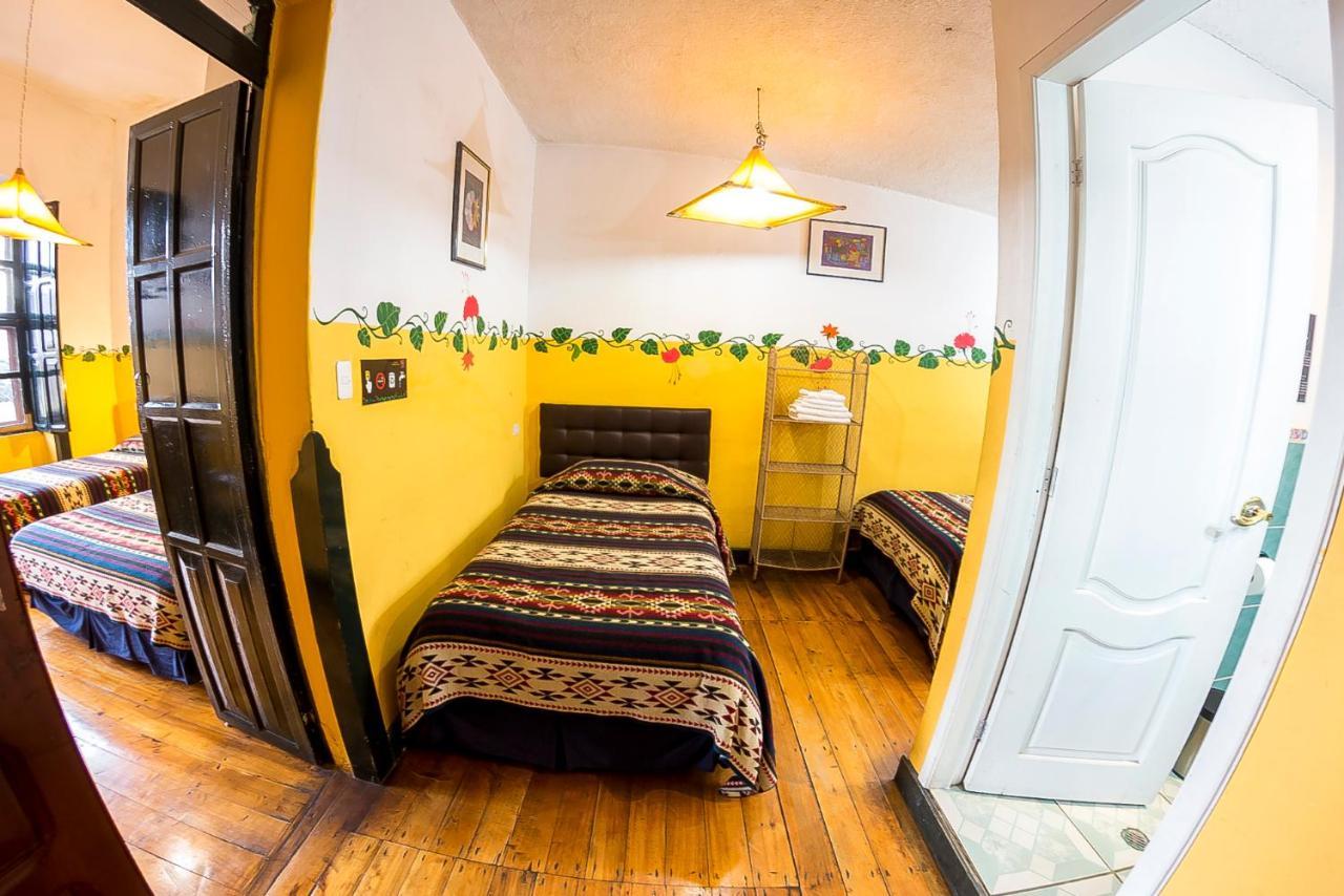 Hostal Riviera Sucre Otavalo Exterior photo